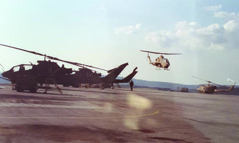 מנחת בירנית בתחילת שנות ה־90. מאויש במסוקי קרב מסוג קוברה