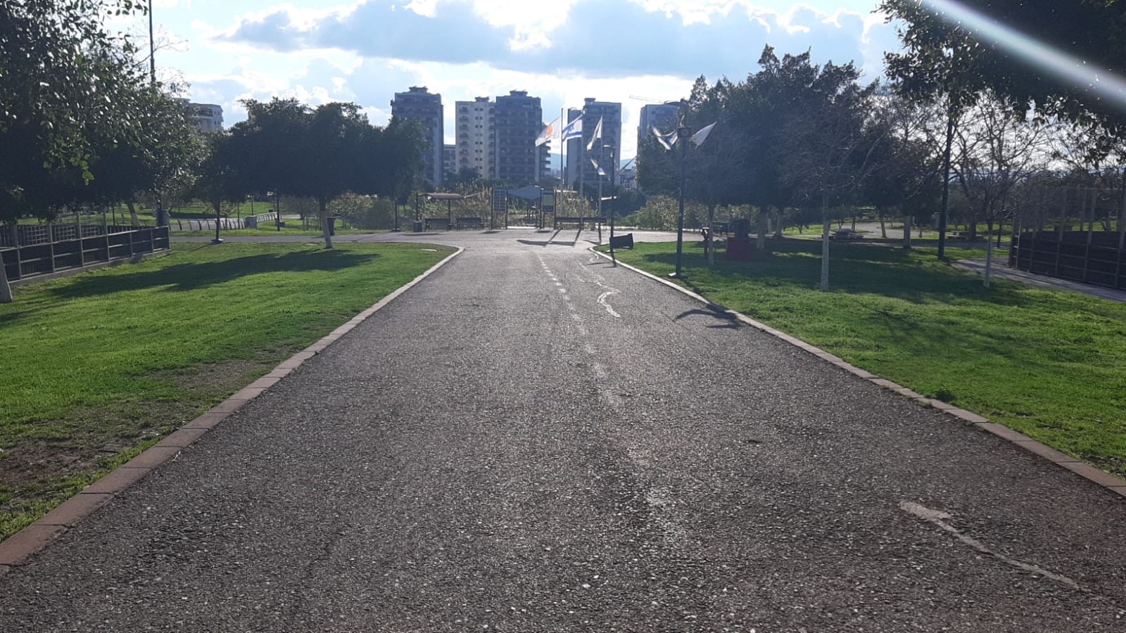 סמל הבילוי בשבת בעפולה ריק מאדם עצוב לראות את הפארק העירוני סגור