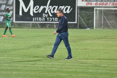המאמן ירון הוכנבוים (צילום: שרון צור)