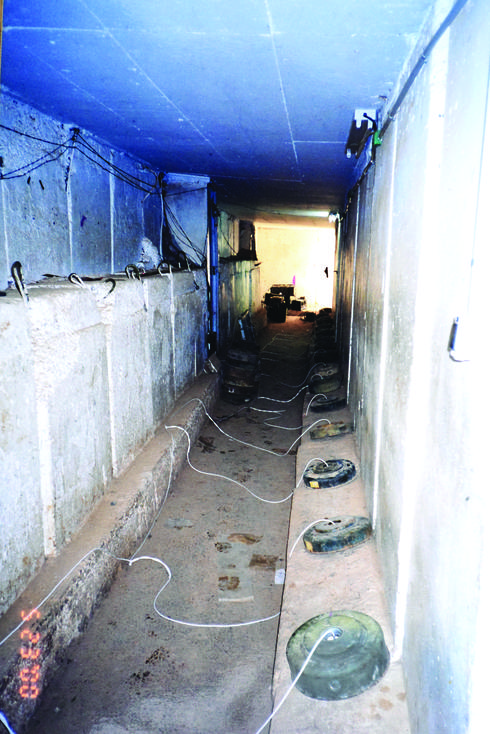 המטענים שהונחו במוצב לפני פיצוצו בלילה שבין ה־23 ל־24 במאי 2000 | צילום: דובר צה"ל